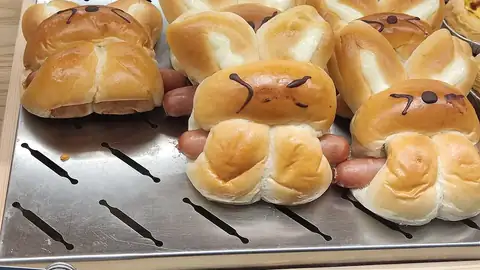 Bunny-shaped sausage buns